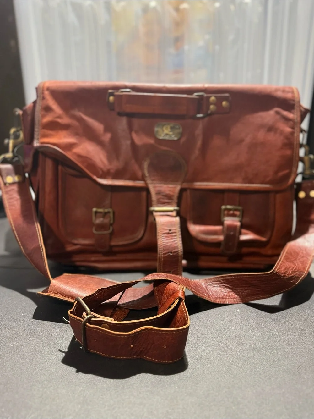 Cuero-Men's Brown Leather Messenger Bag - Classic Briefcase Style-EUC